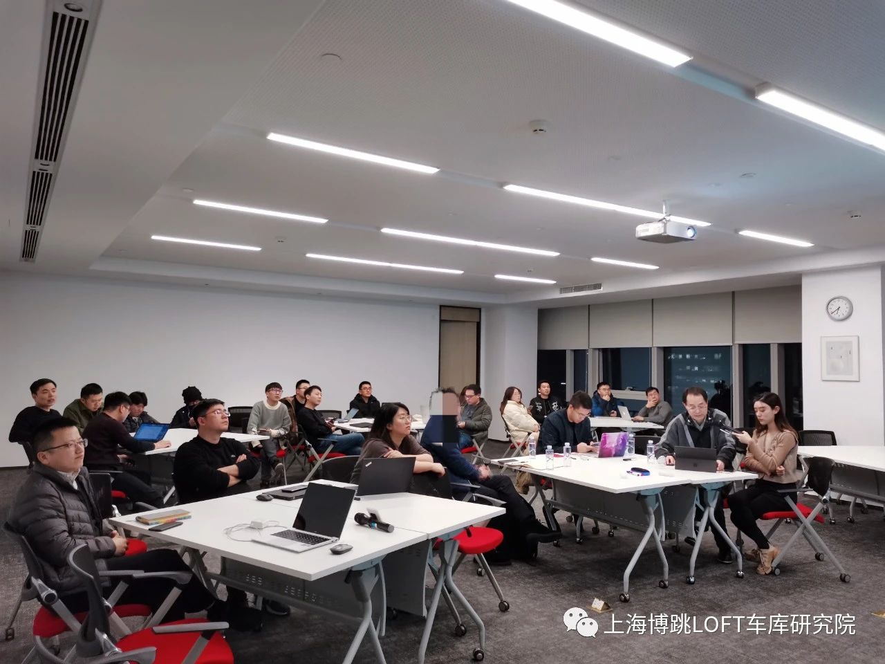博尔塔拉杭州LOFT车库专题会