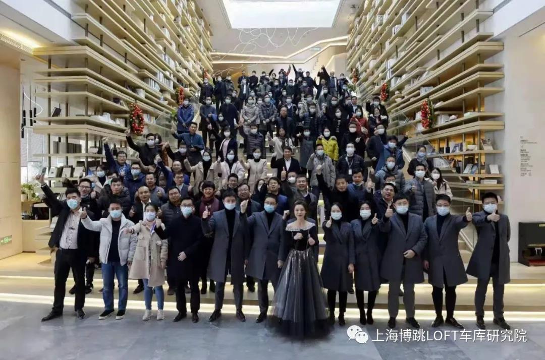 博尔塔拉全国一百多人在华侨城汉口道6号参观研讨LOFT专利车库技术！